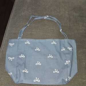 Stylish Blue Tote Bag with White Bow Accents